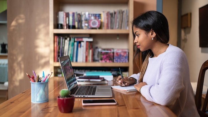 Preciso de um curso para aprender Libras?