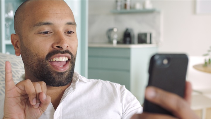 Como traduzir para Libras online: uso de aplicativos e a importância da acessibilidade em Libras para sua empresa