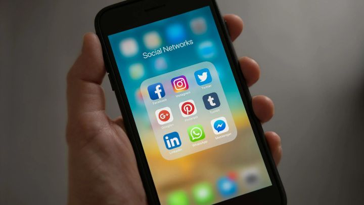 Libras nas Redes Sociais: Como as Mídias Digitais Estão Ajudando a Difusão da Língua
